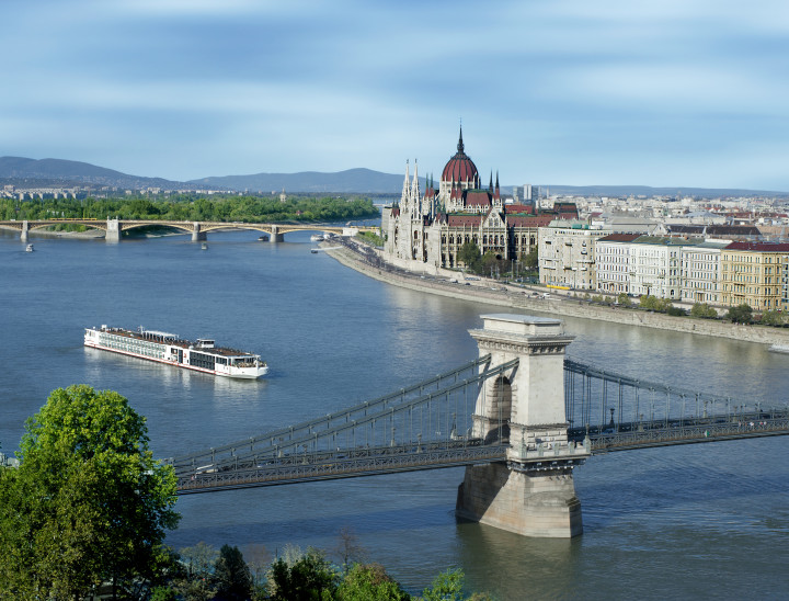 Budapest Hungary 2021 11 14 22 16 44 v2